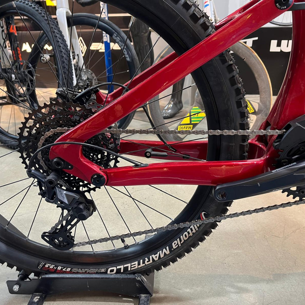 BICI OCASIÓN ELÉCTRICA MENDI EX40 CARBONA ROJA L JIP CARBONO