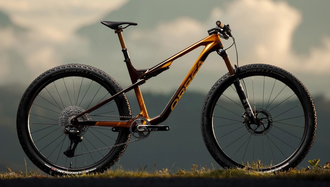 Bicicleta de montaña de carbono